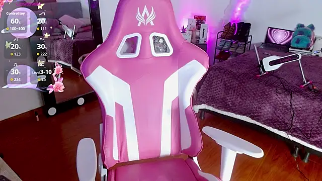 larah uwu online show from September 25, 7:53 pm