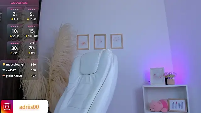 shannel moss   online show from March 8, 2:04 am