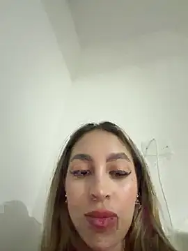 shannel moss   online show from April 11, 1:02 am