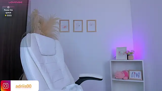 shannel moss   online show from March 28, 11:28 pm