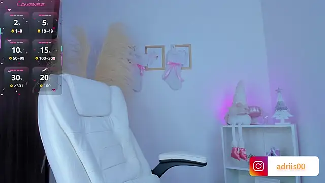 Snapshot of shannel_moss__ chatting on December 22, 12:11 am shannel moss online show from December 22, 12:11 am