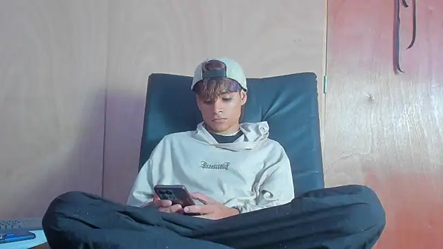 spicy adonhis online show from October 17, 12:29 pm