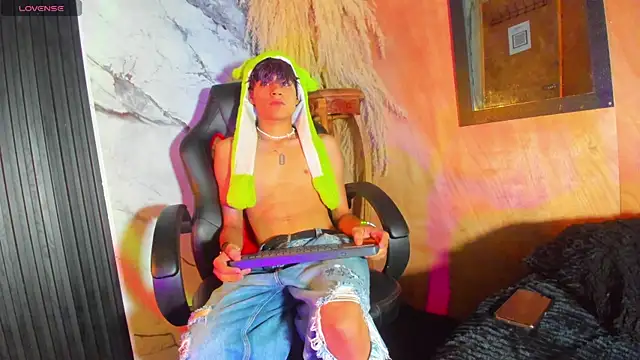 spicy adonhis online show from September 25, 12:33 pm