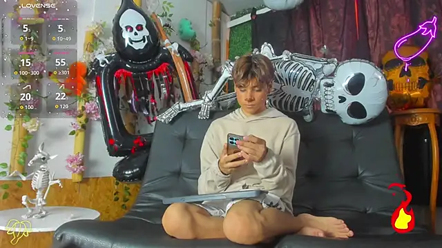 spicy adonhis online show from October 24, 7:24 pm