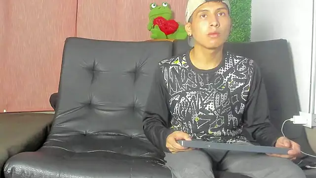 spicy adonhis online show from November 23, 9:19 am