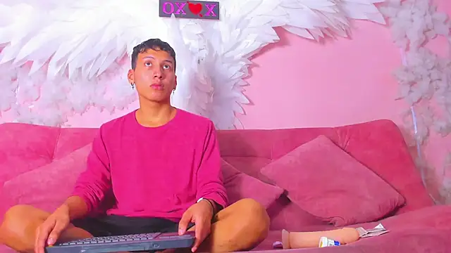 spicy adonhis online show from December 3, 12:59 pm