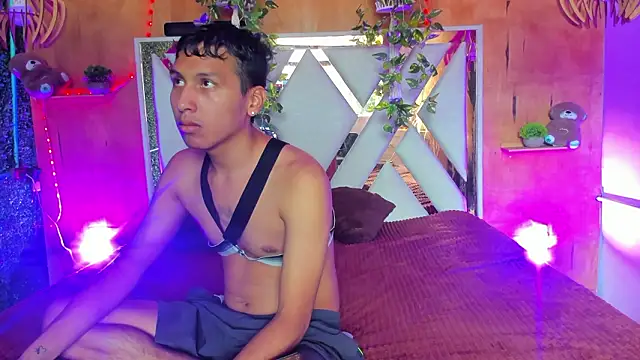 spicy adonhis online show from March 12, 1:15 pm