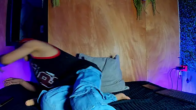 spicy adonhis online show from April 7, 1:24 pm