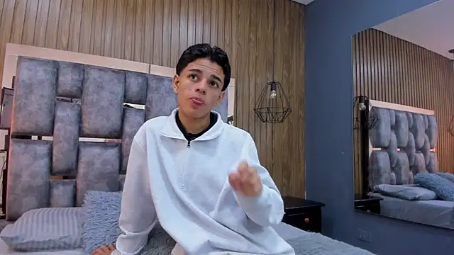 Snapshot of owen__johnson chatting on December 3, 11:42 am owen johnson online show from December 3, 11:42 am