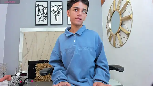 Snapshot of owen__johnson chatting on October 7, 12:39 pm owen johnson online show from October 7, 12:39 pm