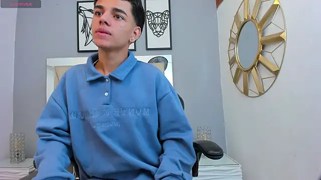 Snapshot of owen__johnson chatting on October 15, 11:40 am owen johnson online show from October 15, 11:40 am