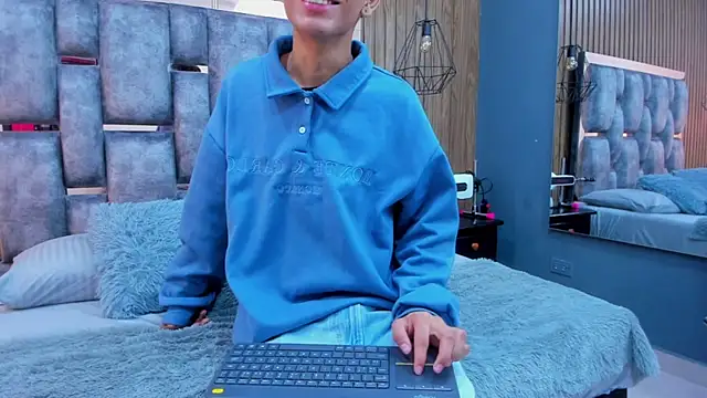 Snapshot of owen__johnson chatting on November 30, 11:55 am owen johnson online show from November 30, 11:55 am