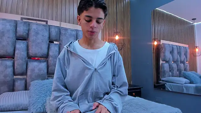 Snapshot of owen__johnson chatting on December 2, 11:45 am owen johnson online show from December 2, 11:45 am