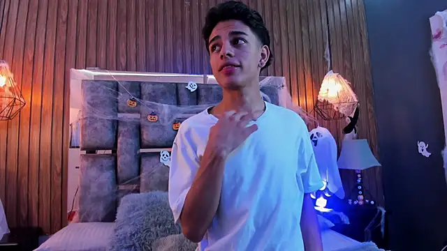 Snapshot of owen__johnson chatting on November 2, 11:48 am owen johnson online show from November 2, 11:48 am