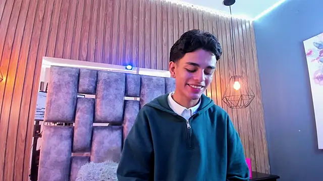 Snapshot of owen__johnson chatting on November 9, 11:47 am owen johnson online show from November 9, 11:47 am