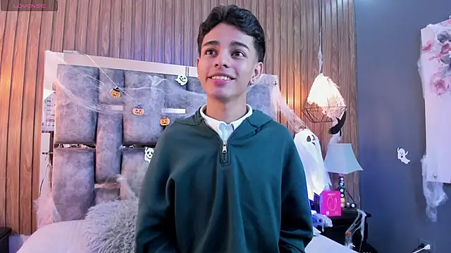 Snapshot of owen__johnson chatting on November 1, 11:59 am owen johnson online show from November 1, 11:59 am