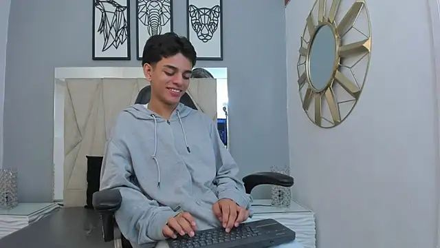 Snapshot of owen__johnson chatting on September 19, 11:58 am owen johnson online show from September 19, 11:58 am