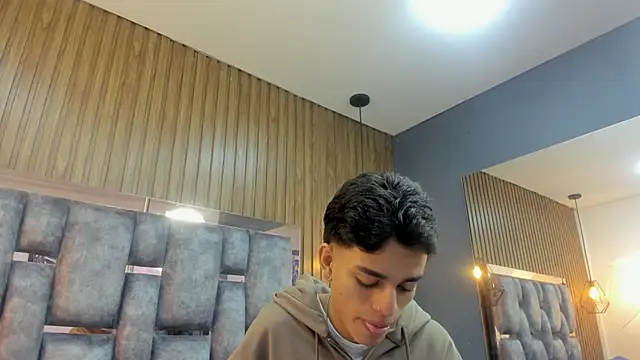 Snapshot of owen__johnson chatting on June 10, 11:33 am owen johnson online show from June 10, 11:33 am