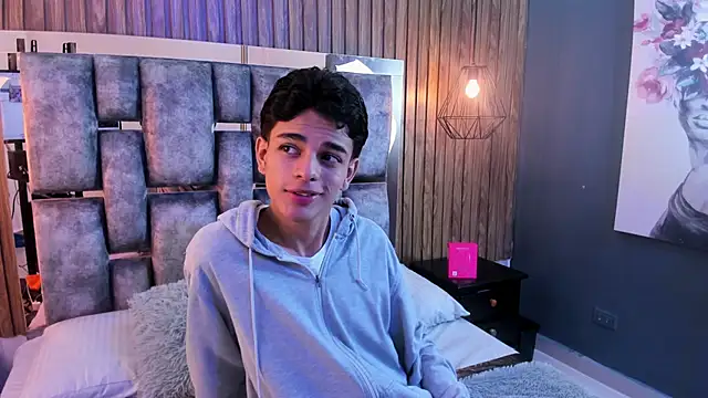 Snapshot of owen__johnson chatting on November 8, 11:36 am owen johnson online show from November 8, 11:36 am