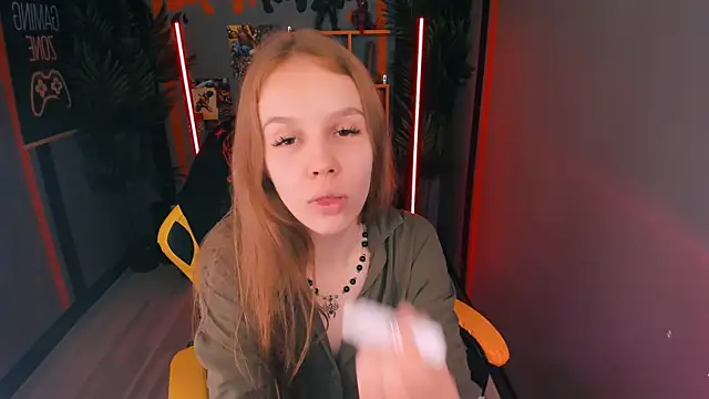 Snapshot of Selen_hells_weet chatting on October 17, 4:09 pm Selen hells weet online show from October 17, 4:09 pm