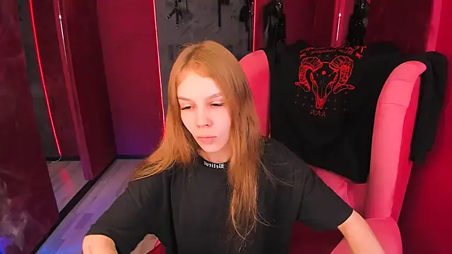 Snapshot of Selen_hells_weet chatting on October 5, 5:03 pm Selen hells weet online show from October 5, 5:03 pm