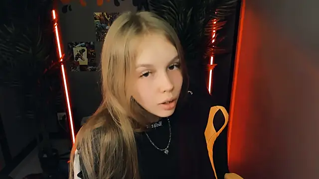 Snapshot of Selen_hells_weet chatting on September 10, 5:34 pm Selen hells weet online show from September 10, 5:34 pm