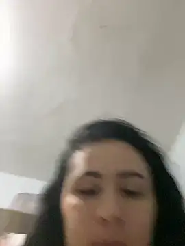 Snapshot of IvettSt_ chatting on October 23, 4:33 am IvettSt online show from October 23, 4:33 am