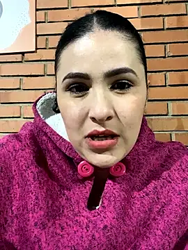 Snapshot of IvettSt_ chatting on December 18, 6:29 am IvettSt online show from December 18, 6:29 am