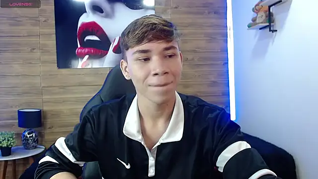 nathanclay online show from May 5, 3:20 am