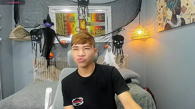 nathanclay online show from October 18, 3:30 am