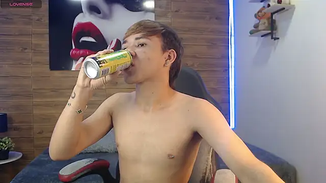 nathanclay online show from April 14, 3:55 am