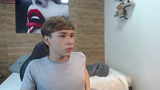 nathanclay online show from April 8, 3:19 am