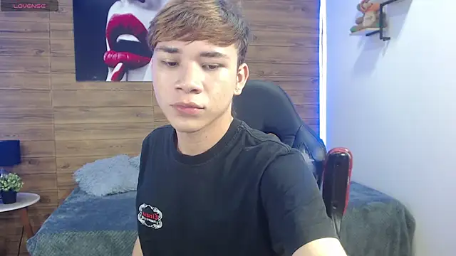 nathanclay online show from April 11, 4:09 am