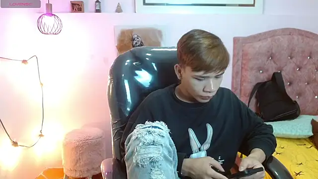 Snapshot of nathanclay chatting on November 9, 3:32 am nathanclay online show from November 9, 3:32 am