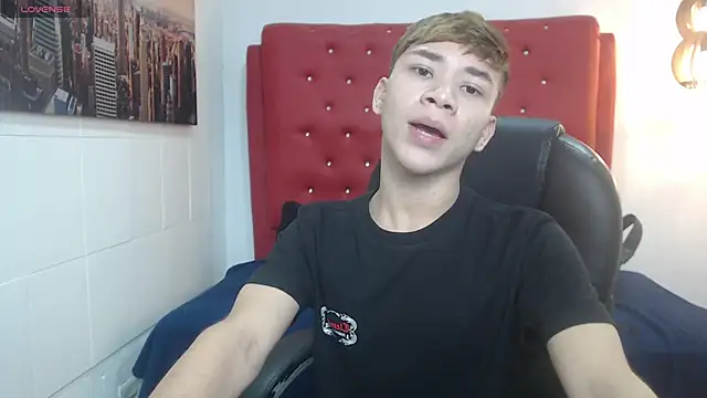 Snapshot of nathanclay chatting on December 4, 3:38 am nathanclay online show from December 4, 3:38 am