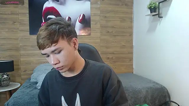 nathanclay online show from March 28, 4:02 am