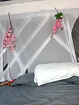 mia everly online show from November 4, 12:14 am