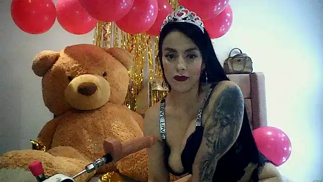 Snapshot of HotAss_Hally chatting on July 19, 6:00 am HotAss Hally online show from July 19, 6:00 am