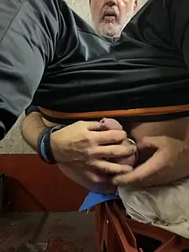 Snapshot of pervonpatrol chatting on October 31, 5:53 pm pervonpatrol online show from October 31, 5:53 pm