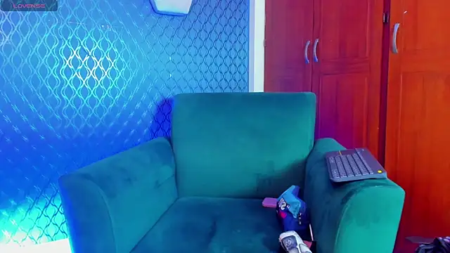 Snapshot of thania_777 chatting on October 3, 9:38 pm thania 777 online show from October 3, 9:38 pm