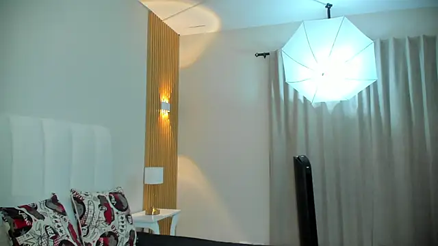 lilyth adam online show from November 7, 7:40 pm