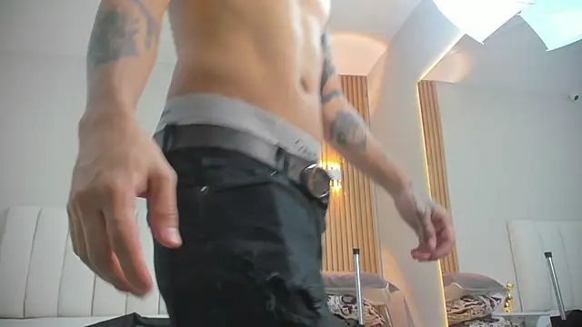 lilyth adam online show from November 13, 7:40 pm