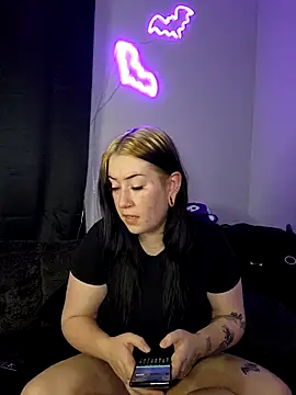 Snapshot of HarleyDemon666 chatting on October 19, 5:10 am HarleyDemon666 online show from October 19, 5:10 am