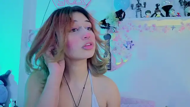 zoelight18 online show from December 22, 7:36 pm