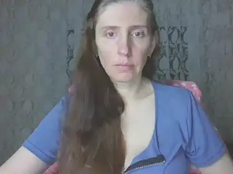 Snapshot of CandiCole chatting on December 5, 4:11 am CandiCole online show from December 5, 4:11 am