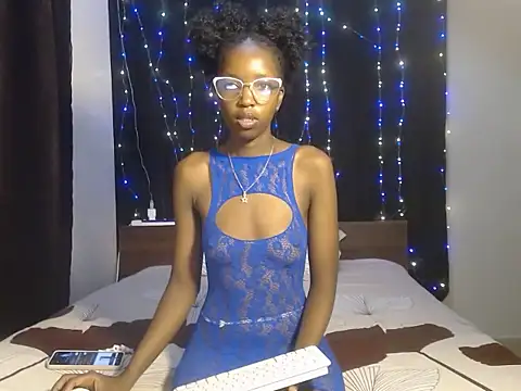 Snapshot of wild_smile chatting on October 1, 1:00 am wild smile online show from October 1, 1:00 am