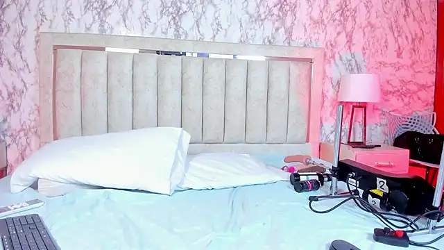 AlaiaMoretti online show from November 25, 1:17 am