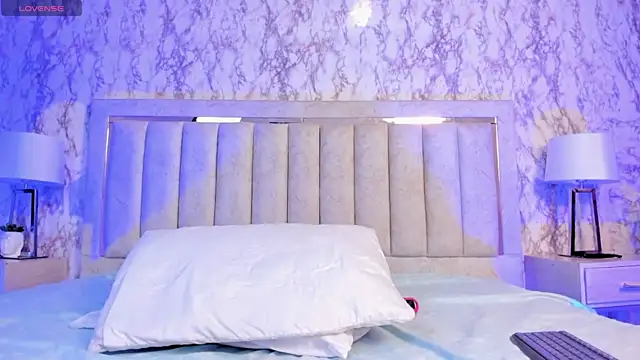 AlaiaMoretti online show from October 26, 5:41 am