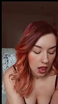 LucyxLou online show from March 18, 11:57 am