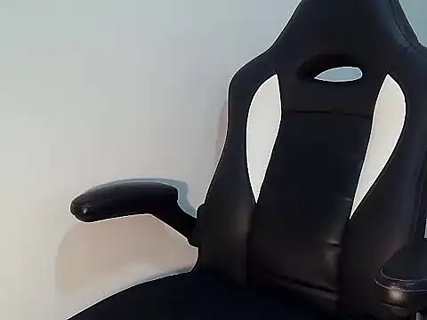 lovelynie123 online show from April 2, 9:21 pm